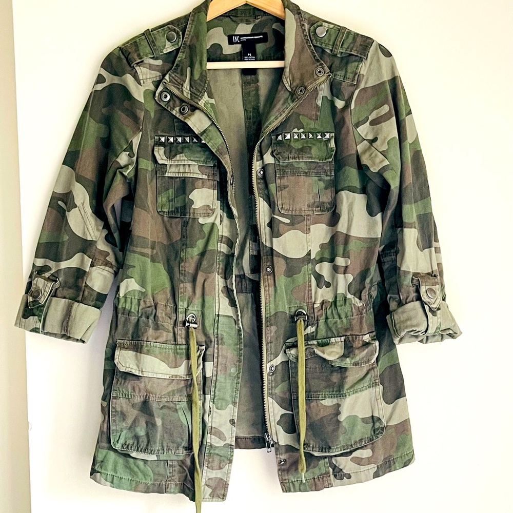 women’s Camouflage Print Jacket - S (In a very good condition)